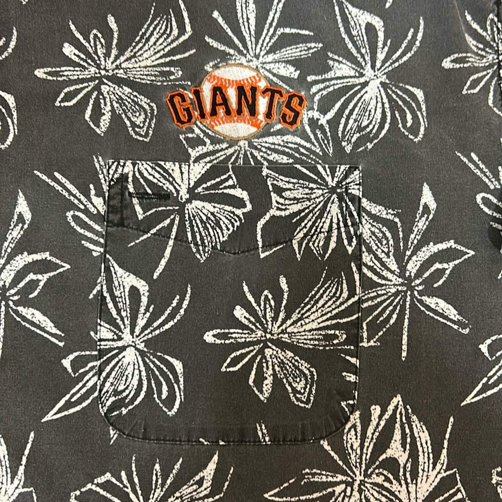 San Francisco Giants Antigua Sport MLB  Aloha Shirt - Picture 2 of 11